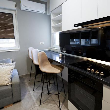 Minimalist Design Apartament In Magheru Bucureşti Ngoại thất bức ảnh