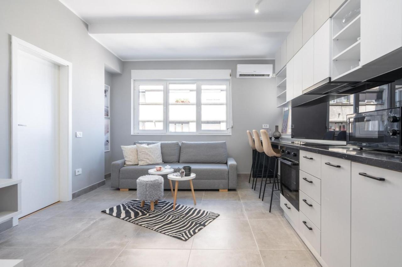 Minimalist Design Apartament In Magheru Bucureşti Ngoại thất bức ảnh