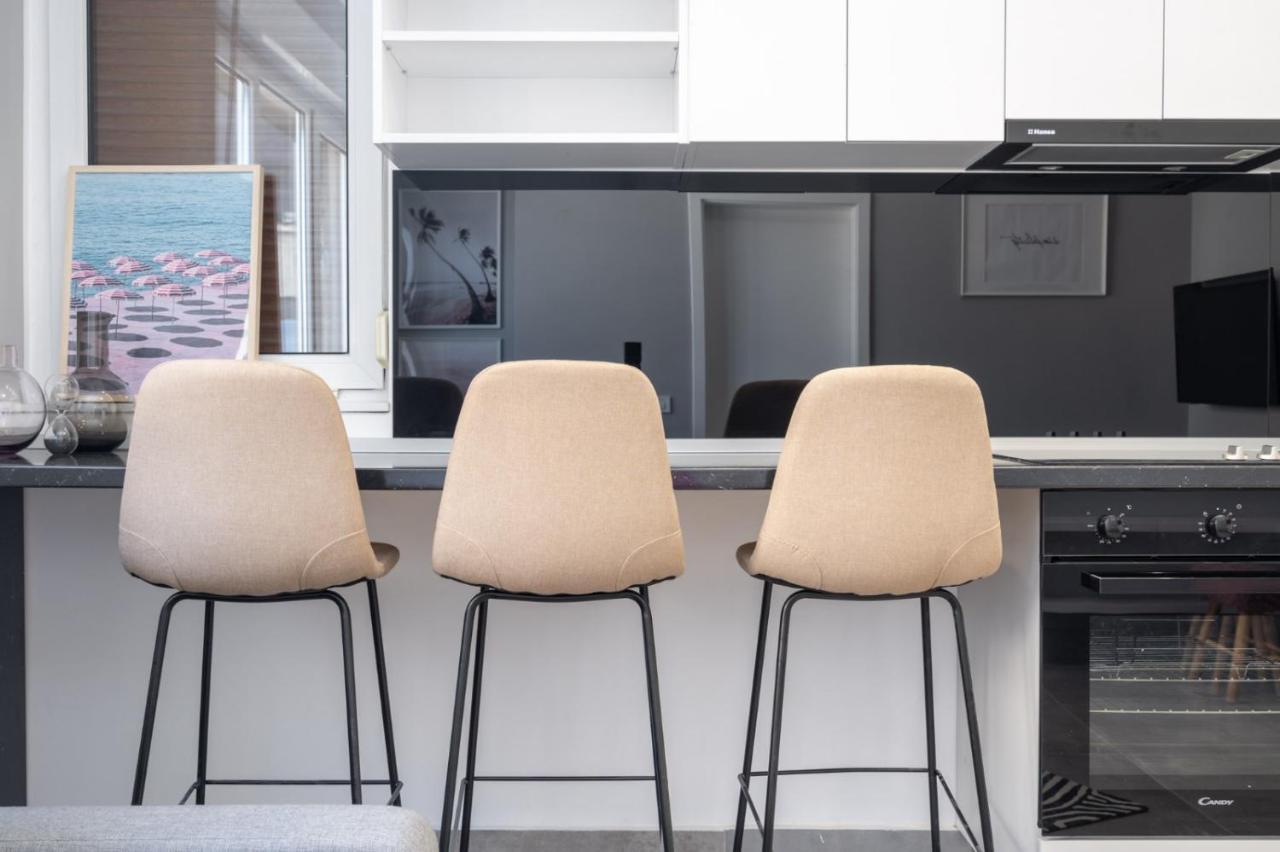 Minimalist Design Apartament In Magheru Bucureşti Ngoại thất bức ảnh