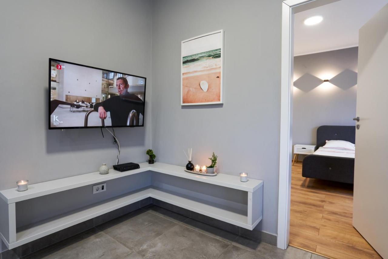 Minimalist Design Apartament In Magheru Bucureşti Ngoại thất bức ảnh