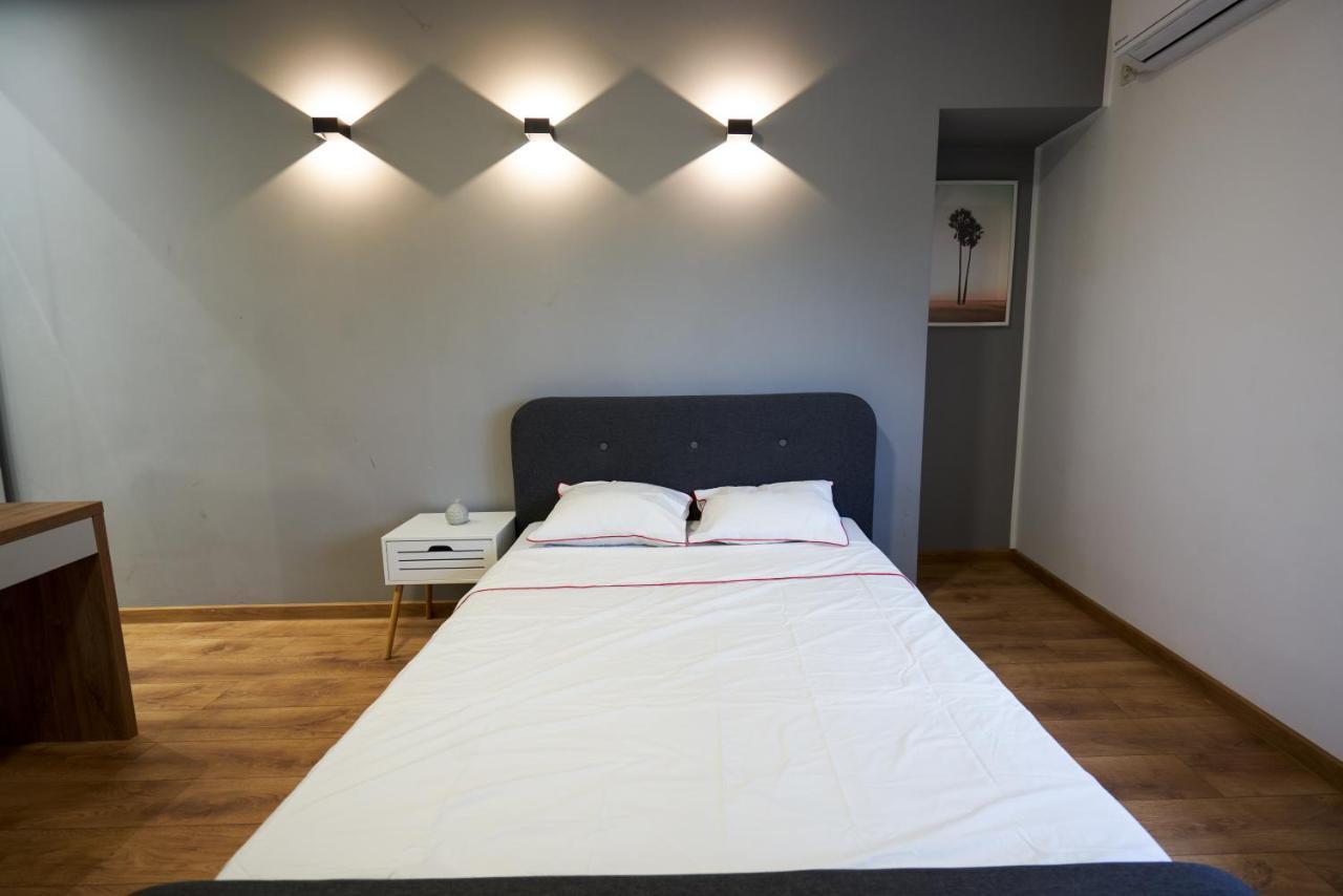 Minimalist Design Apartament In Magheru Bucureşti Ngoại thất bức ảnh