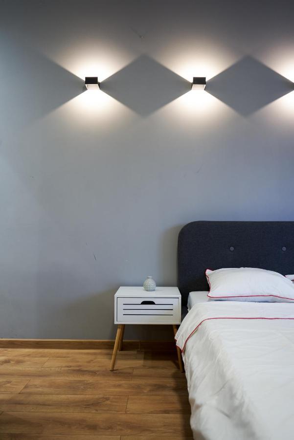 Minimalist Design Apartament In Magheru Bucureşti Ngoại thất bức ảnh