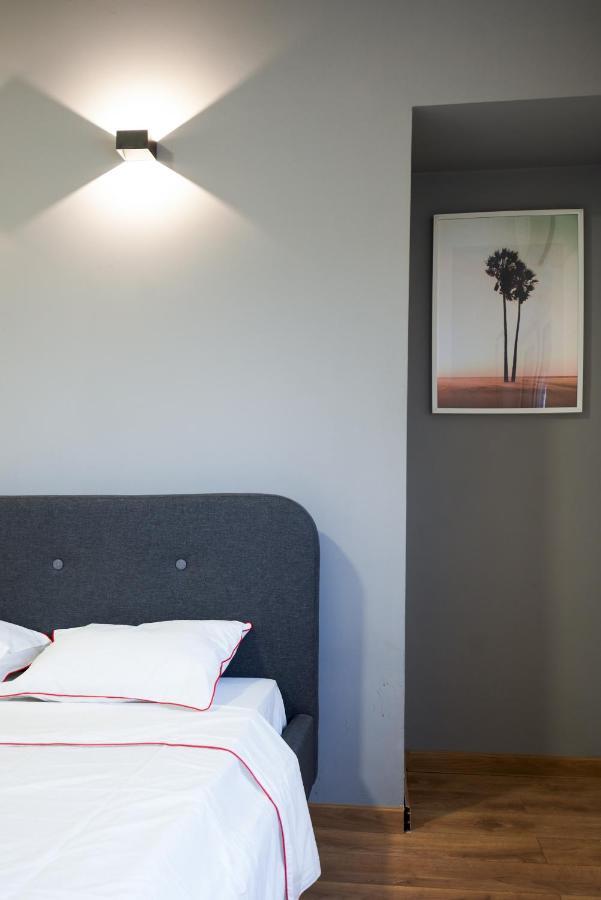 Minimalist Design Apartament In Magheru Bucureşti Ngoại thất bức ảnh