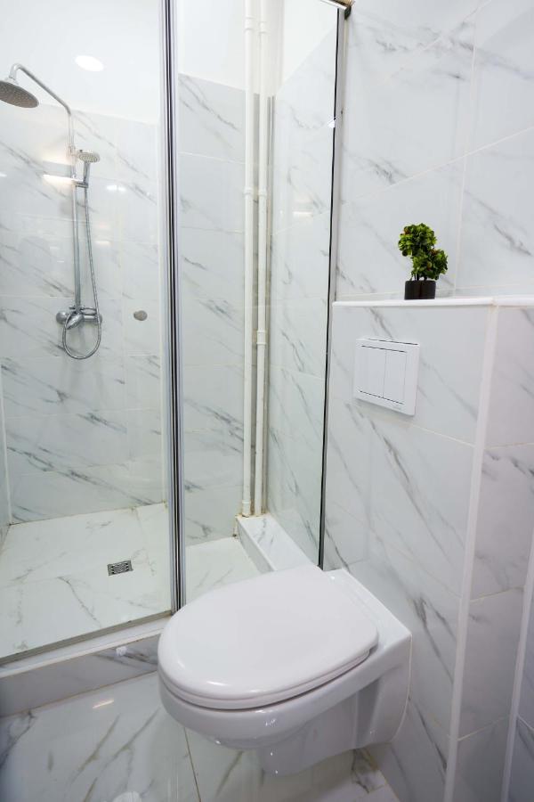 Minimalist Design Apartament In Magheru Bucureşti Ngoại thất bức ảnh