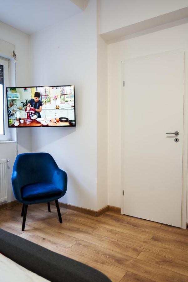 Minimalist Design Apartament In Magheru Bucureşti Ngoại thất bức ảnh