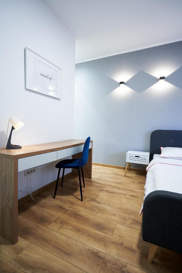 Minimalist Design Apartament In Magheru Bucureşti Ngoại thất bức ảnh